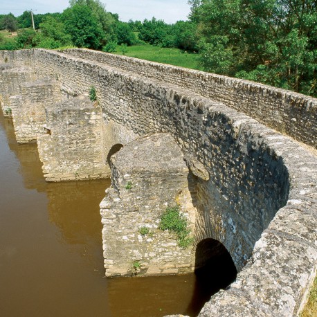 Gourgé - Le pont roman